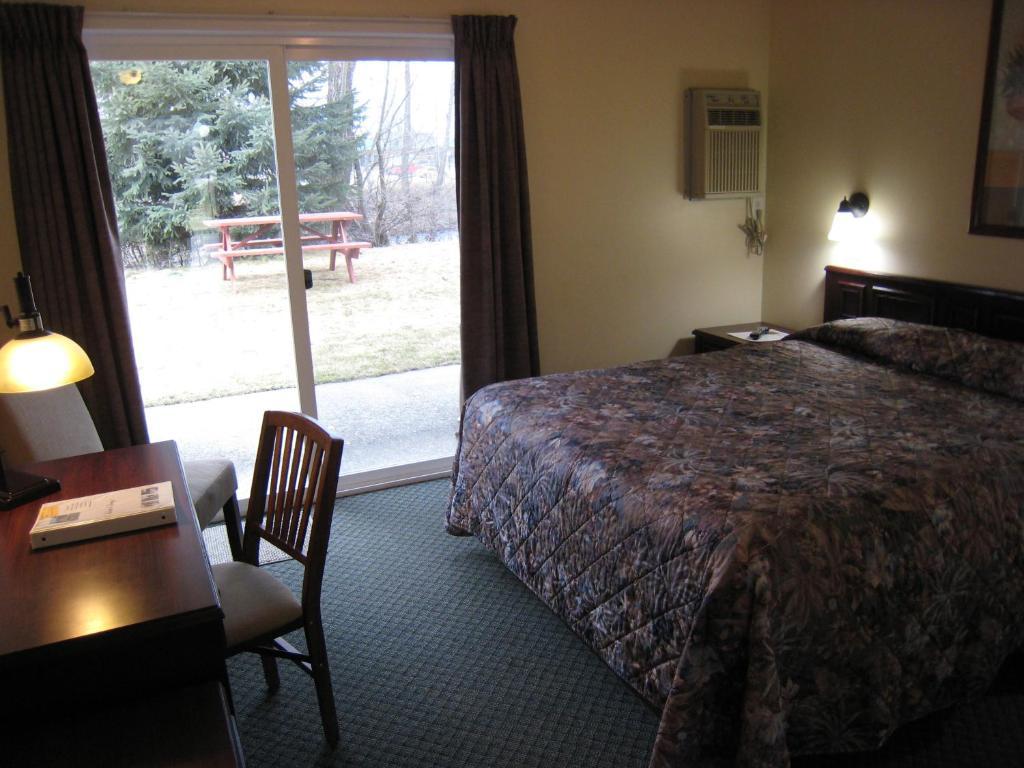 Johnny'S Motel Grand Forks Zewnętrze zdjęcie