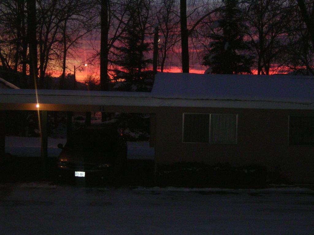Johnny'S Motel Grand Forks Zewnętrze zdjęcie