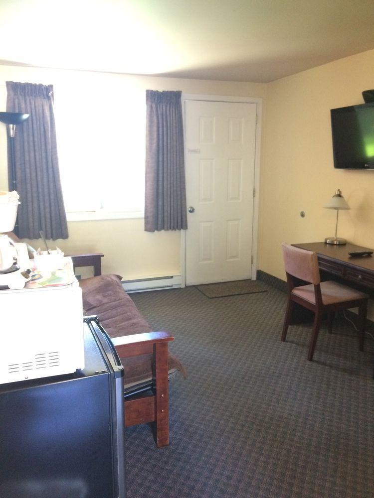 Johnny'S Motel Grand Forks Zewnętrze zdjęcie