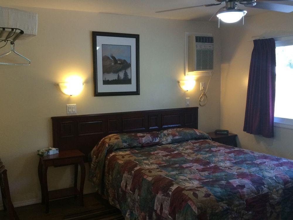 Johnny'S Motel Grand Forks Zewnętrze zdjęcie