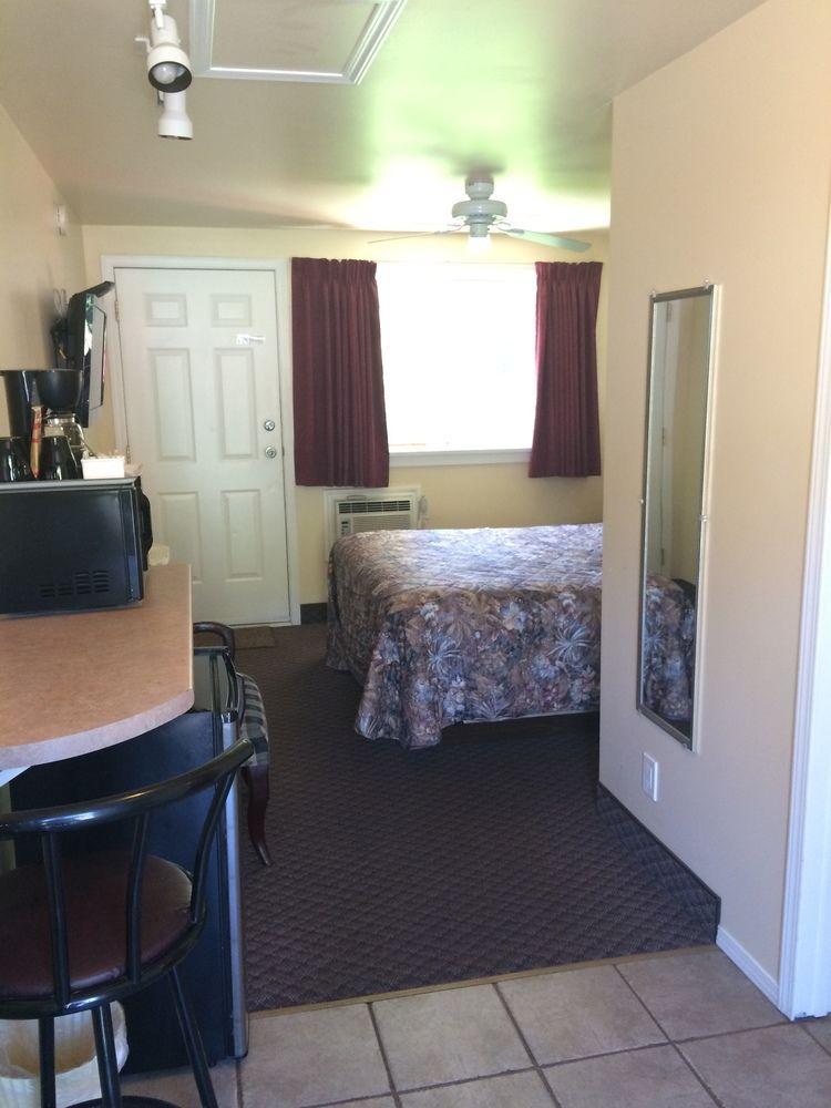 Johnny'S Motel Grand Forks Zewnętrze zdjęcie